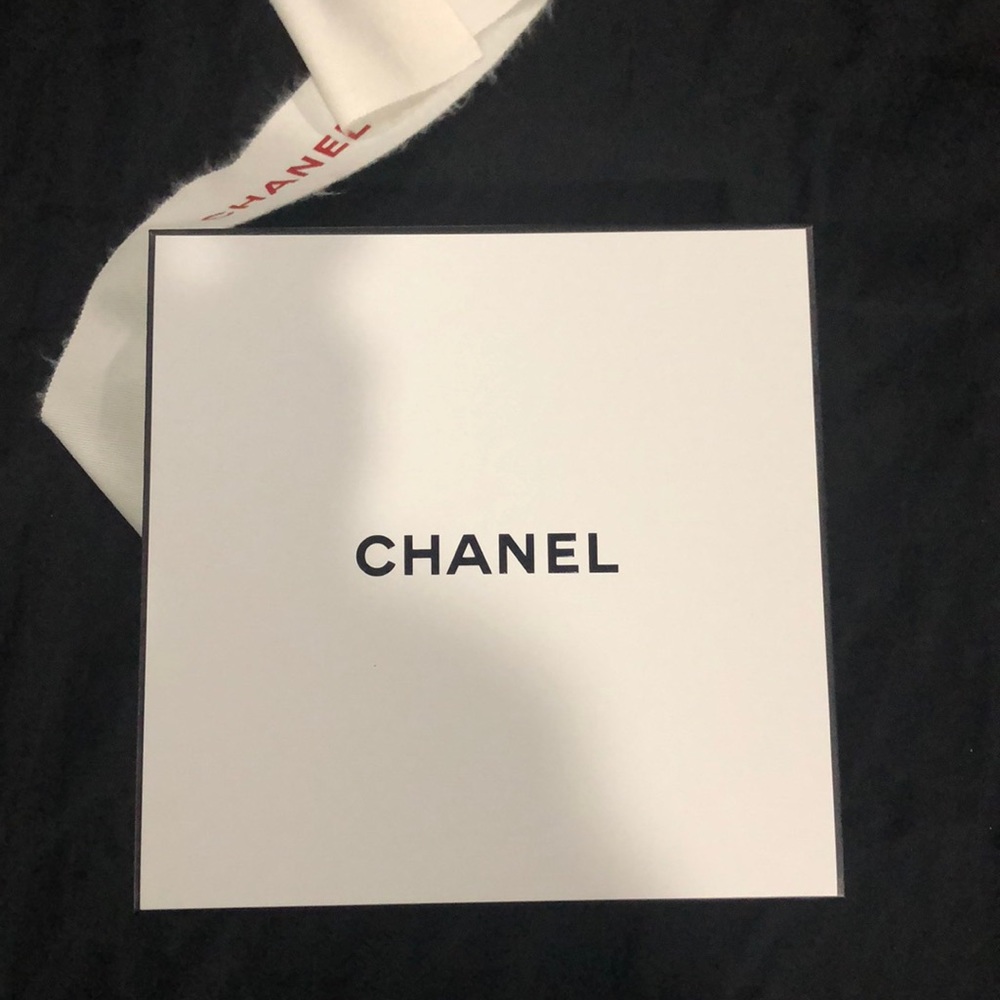 Chanel box - Picture 2 of 3